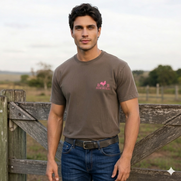 Camiseta Masculina Marrom Terra com Logo Rosa